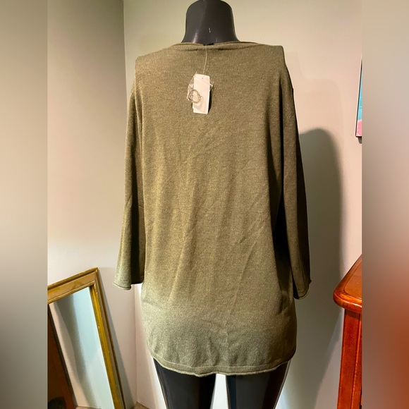 Women’s Long Sleeve Knit ( large ) - Picture 3 of 4